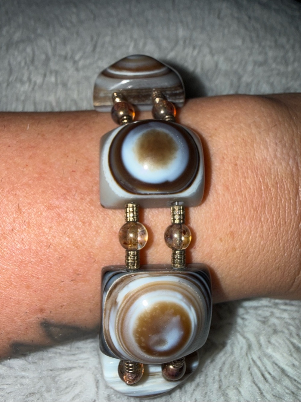 Vintage style bullseye beaded bracelet
